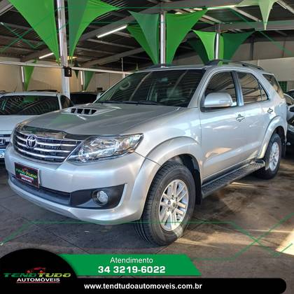 TOYOTA HILUX SW4 3.0 SRV 4X4 7 LUGARES 16V TURBO INTERCOOLER DIESEL 4P AUTOMÁTICO TOYOTA HILUX SW4 3.0 SRV 4X4 7 LUGARES 16V TURBO INTERCOOLER DIESEL 4P AUTOMÁTICO